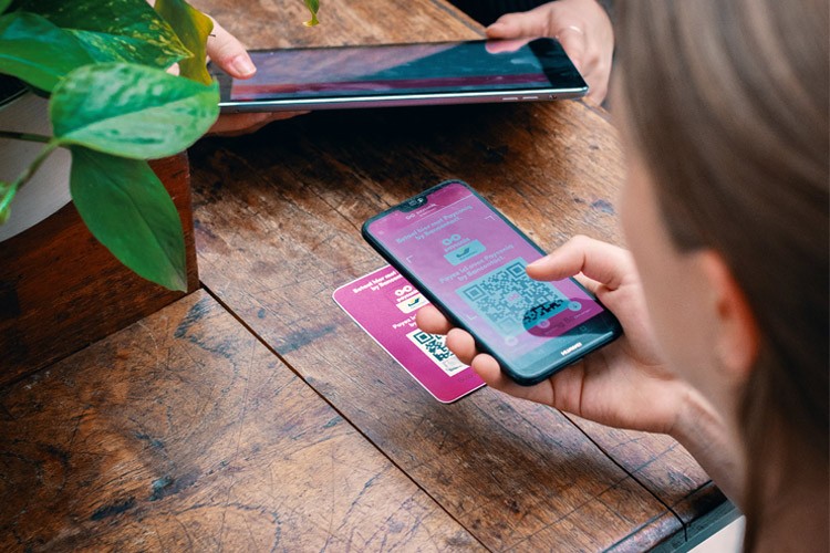 Des paiements mobiles en toute simplicité grâce à Payconiq. Recevoir des paiements par smartphone grâce à Payconiq.