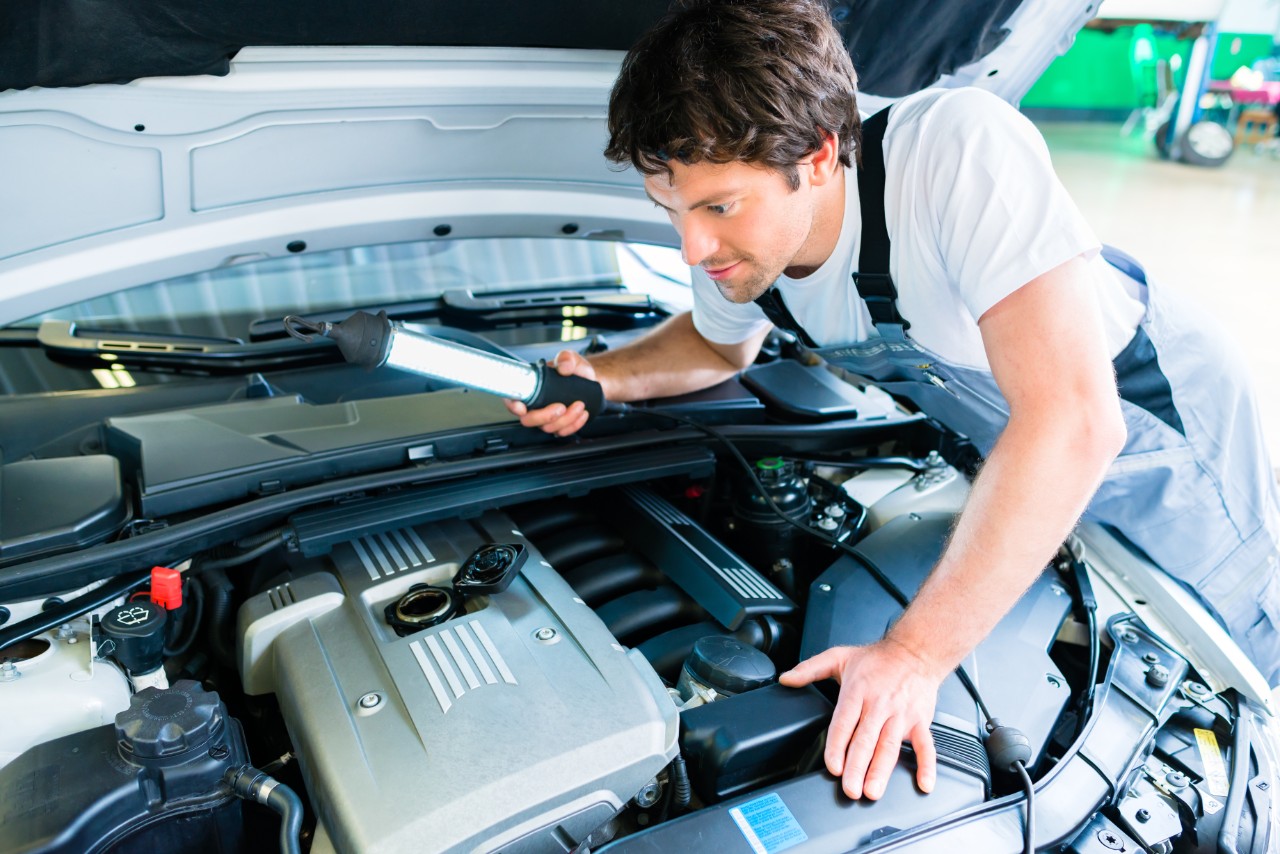 Reparatie auto op de zaak Reparatie auto op de zaak